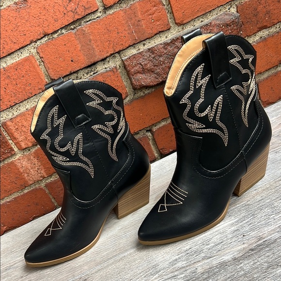 Soda Black Western Embroidered Ankle Cowgirl Boots - Picture 6 of 10